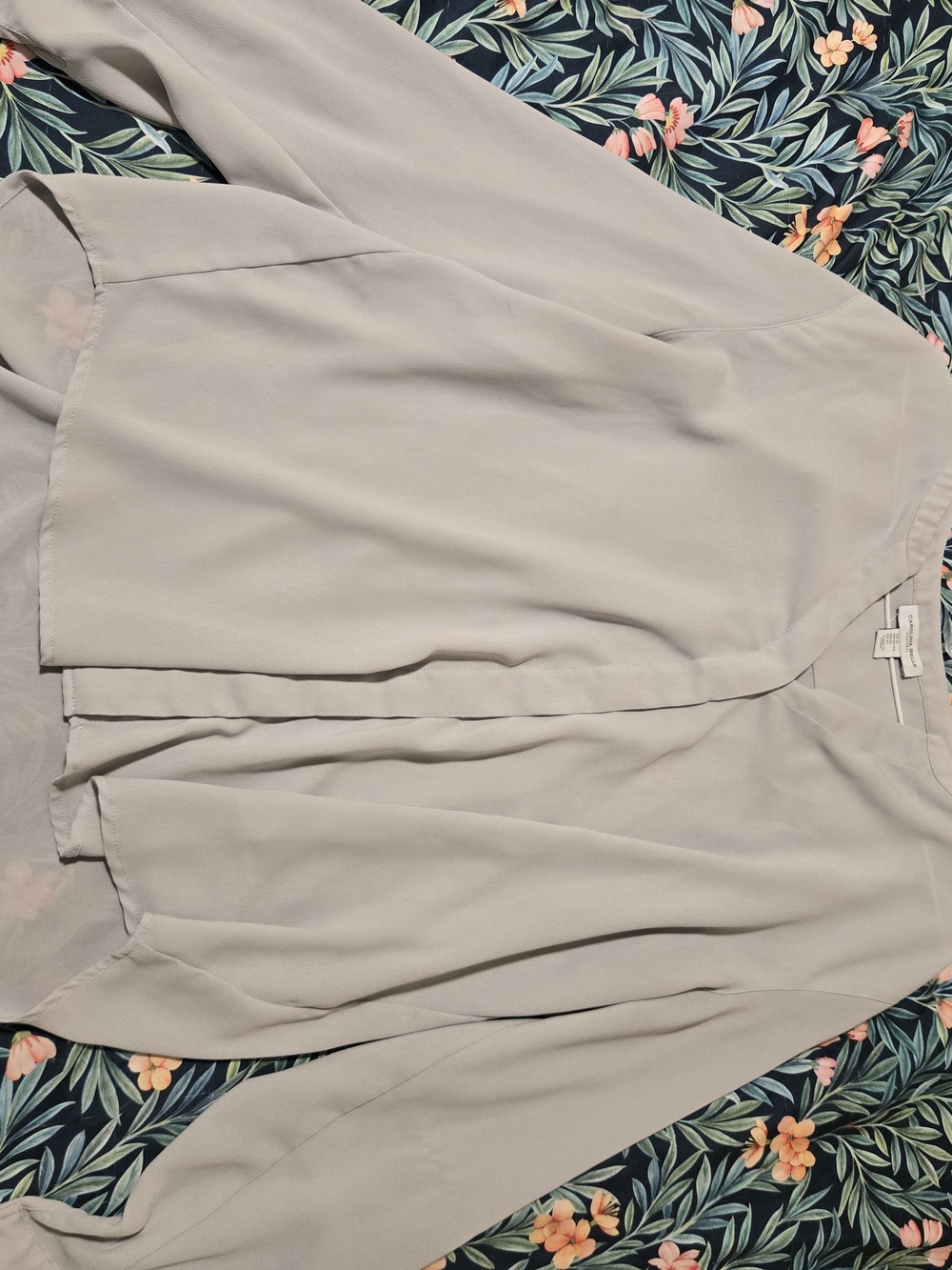 Light Gray Womens's Long-Sleeve Shirt - Classic Minimal Style